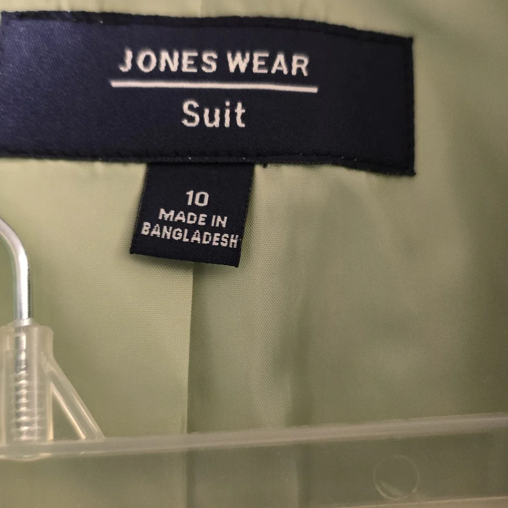 Suit - Picture 2 of 3